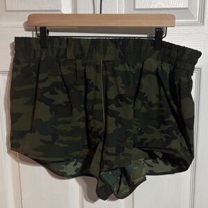 Aerie - NWT - Camo Print Women's shorts - size XL